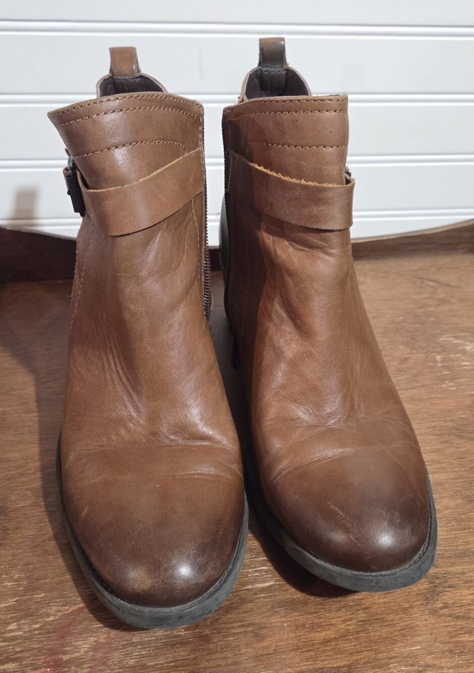 Vince Camuto VP-Beamer Cognac Moto Booties Stacked Low Heel Size 9.5 Carmel Brow